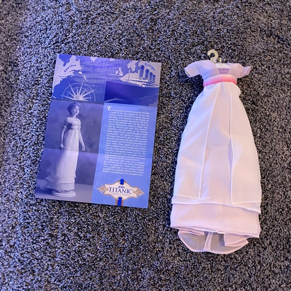 Franklin Mint Titanic Rose collection with trunk and full wardrobe - Picture 6 of 17